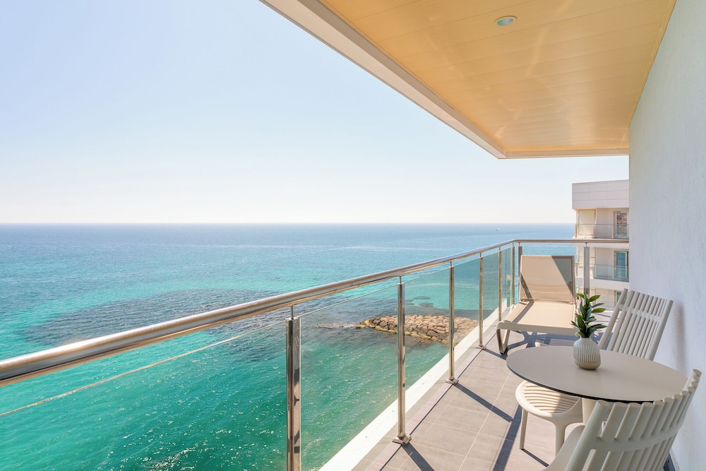 Junior Suite Premium The Level Vista Mar del hotel Melia Alicante. Foto 11