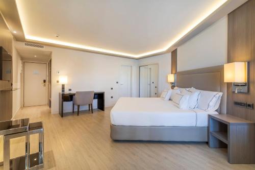 Grand Premium Room del hotel Melia Alicante. Foto 1