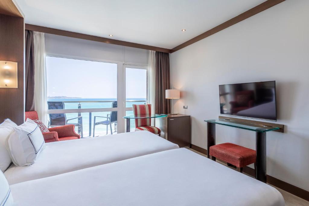 Habitación doble Vista Mar Lujo del hotel Melia Alicante. Foto 1