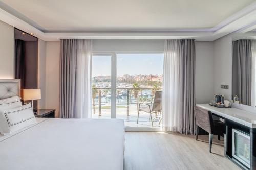 Premium Connecting Room Vista puerto del hotel Melia Alicante