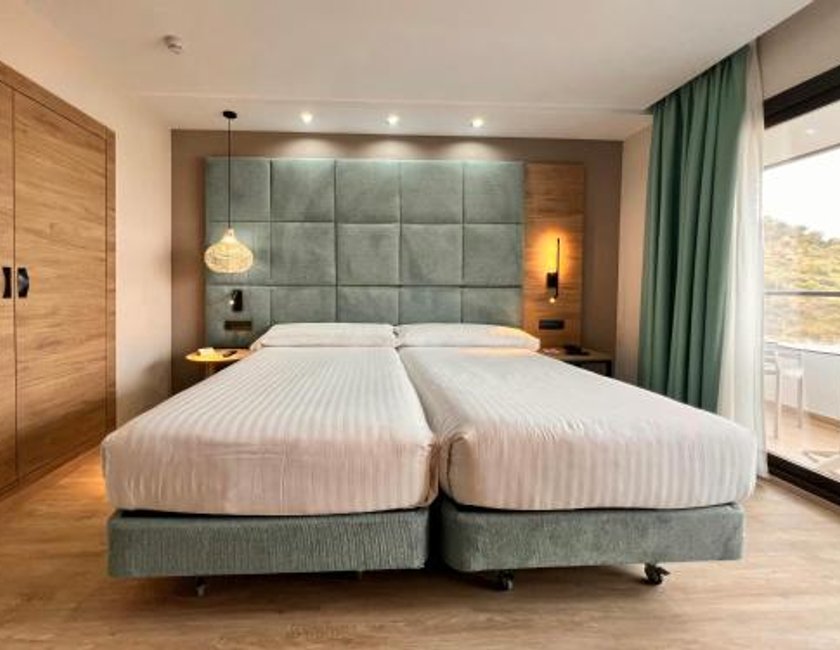 Habitación Doble Deluxe - 1 o 2 camas del hotel Sercotel Maya Alicante. Foto 1