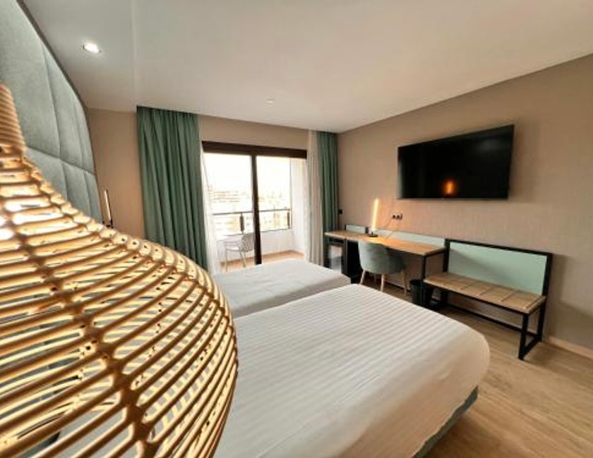 Habitación Doble Deluxe - 1 o 2 camas del hotel Sercotel Maya Alicante. Foto 2