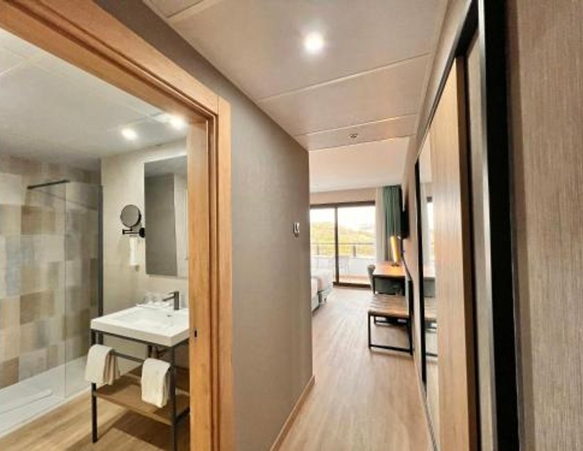 Habitación Doble Deluxe - 1 o 2 camas del hotel Sercotel Maya Alicante. Foto 3