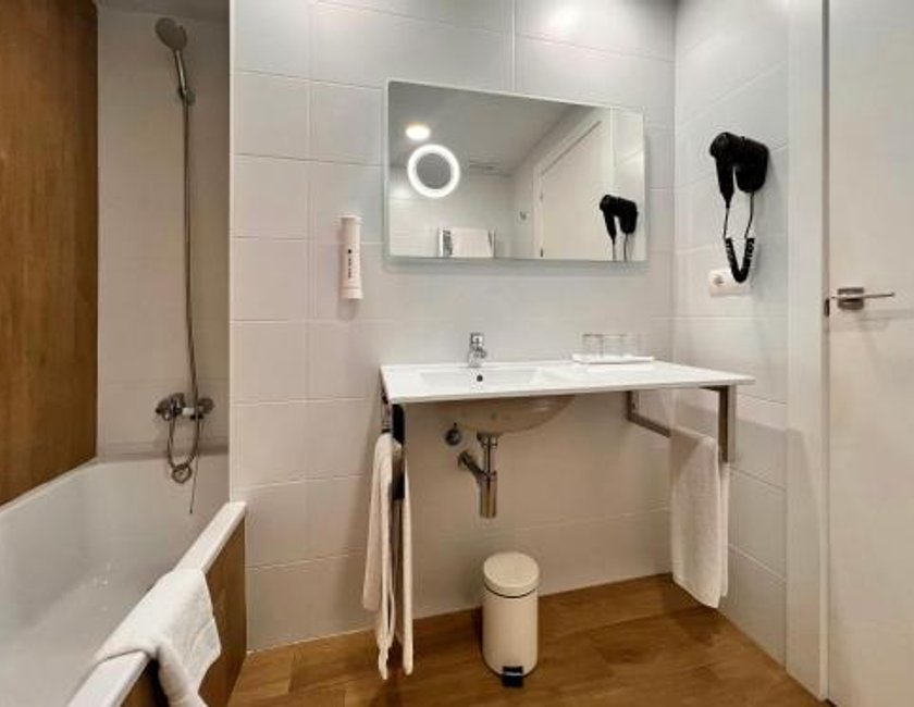 Habitación Triple del hotel Sercotel Maya Alicante