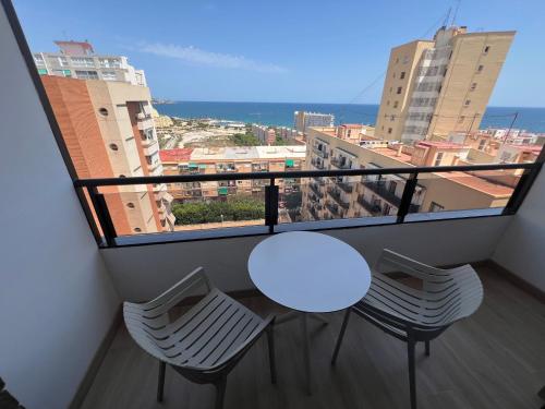 Habitación Doble Superior con vistas a la ciudad - 1 o 2 camas del hotel Sercotel Maya Alicante. Foto 1