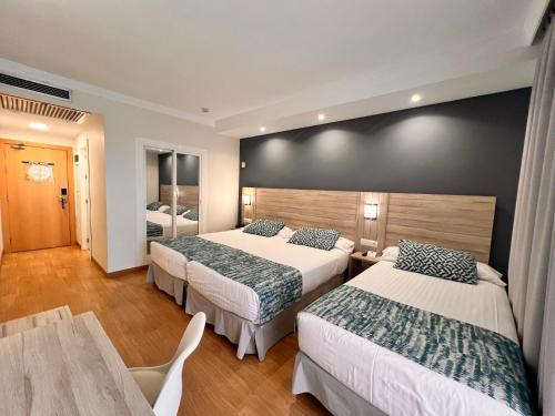 Habitación Triple del hotel Sercotel Maya Alicante