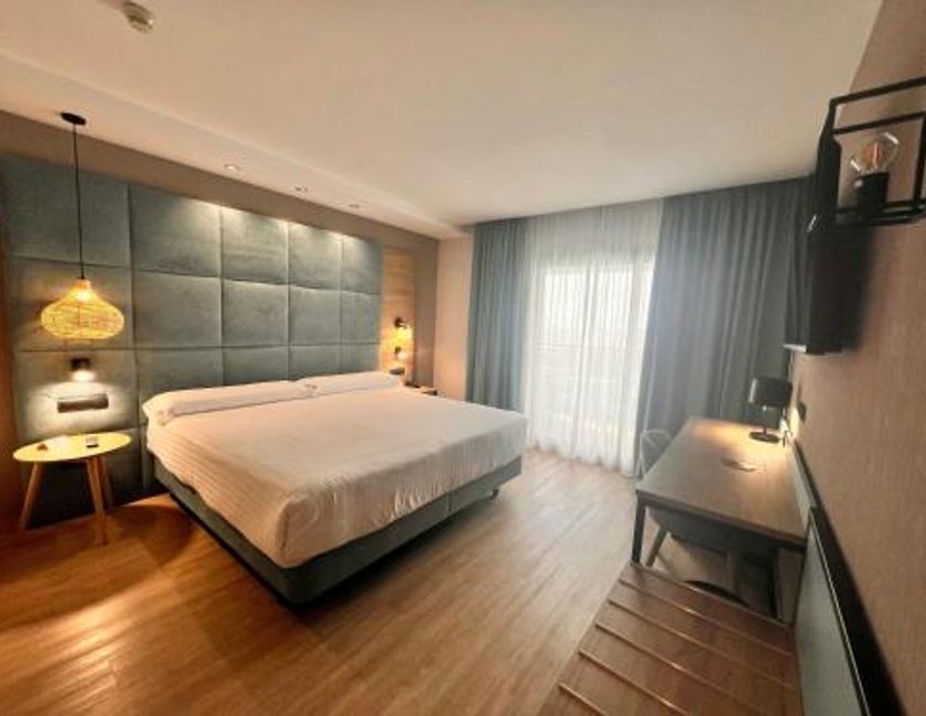 Habitación Doble Superior - 1 o 2 camas del hotel Sercotel Maya Alicante. Foto 1