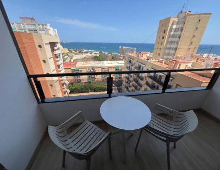 Habitación Doble Superior con vistas a la ciudad - 1 o 2 camas del hotel Sercotel Maya Alicante. Foto 2