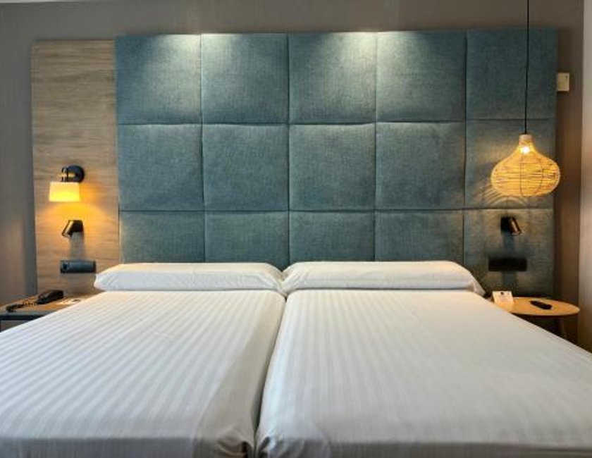 Habitación Doble Superior con vistas a la ciudad - 1 o 2 camas del hotel Sercotel Maya Alicante. Foto 4