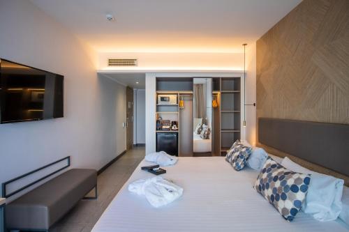 Habitación Doble - 1 o 2 camas y vistas frontales al mar del hotel Cap Negret. Foto 4
