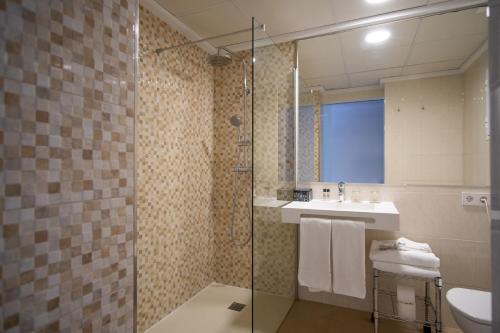 Habitación Triple del hotel Cap Negret
