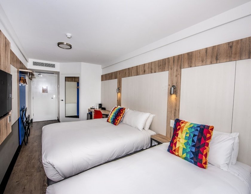 Habitación triple 1 Cama queen 1 Cama Individual del hotel Ibis Budget Sydney Airport