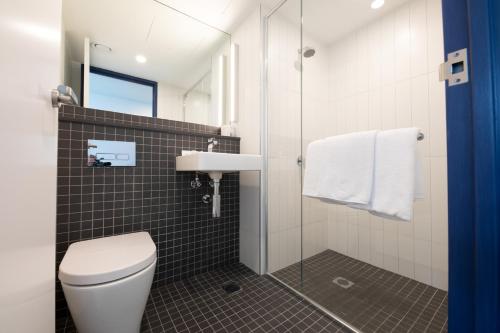 Habitación Superior Queen, 1 Cama Queen del hotel Ibis Budget Sydney Airport. Foto 3