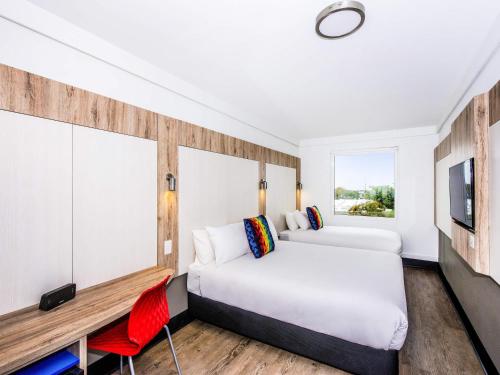 Habitación Clásica Triple, 1 Cama Queen y 1 Cama Individual del hotel Ibis Budget Sydney Airport