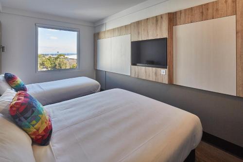 Habitación Clásica Triple, 1 Cama Queen y 1 Cama Individual del hotel Ibis Budget Sydney Airport. Foto 2