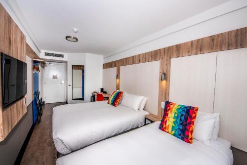 Habitación Clásica Triple, 1 Cama Queen y 1 Cama Individual del hotel Ibis Budget Sydney Airport. Foto 4