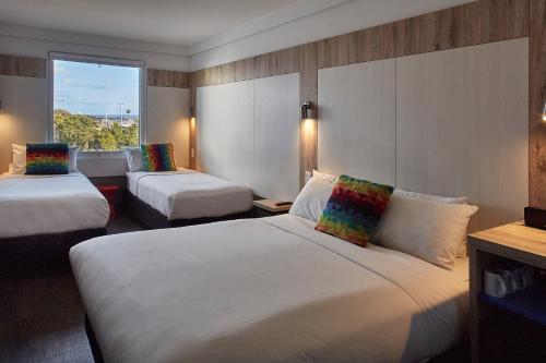 Habitación Clásica Familiar del hotel Ibis Budget Sydney Airport. Foto 3