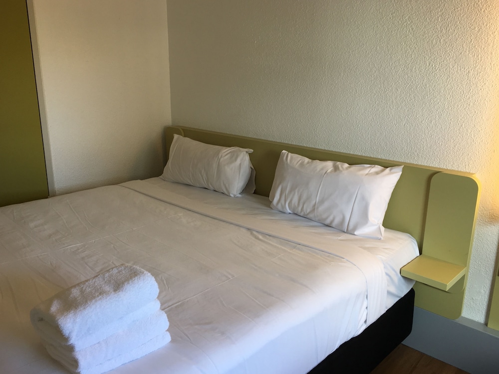 Habitación Estándar con una Cama Queen del hotel Ibis Budget St Peters. Foto 1