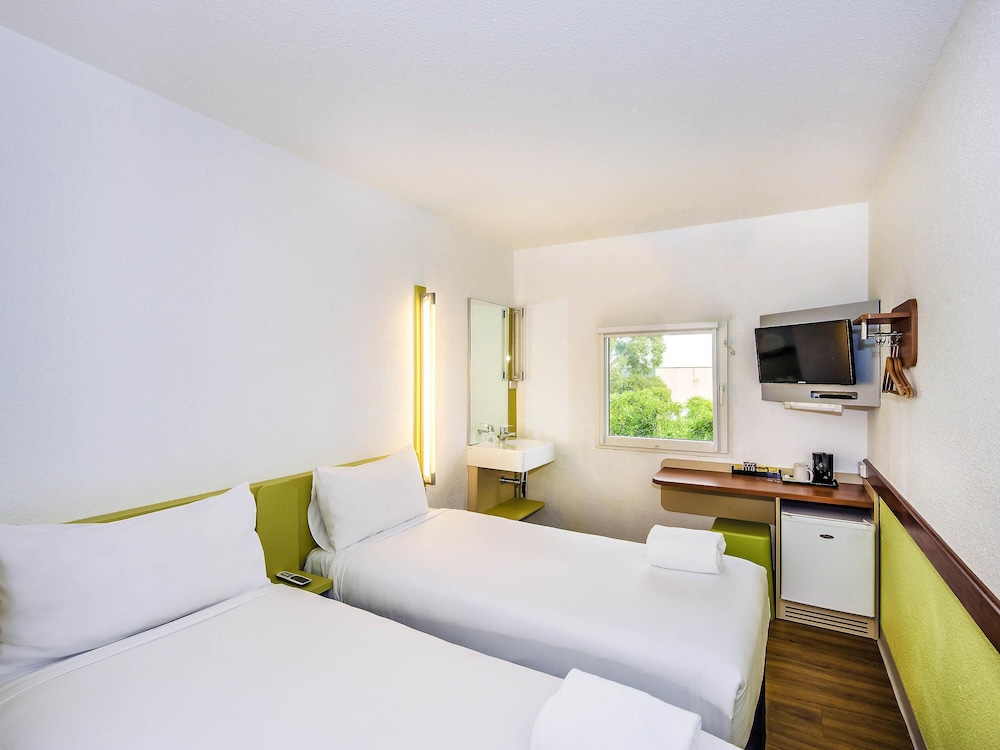 Habitación estándar con 2 camas individuales del hotel Ibis Budget St Peters. Foto 1