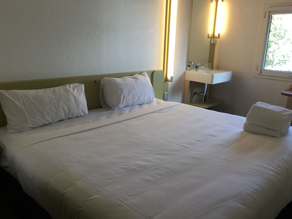 Habitación estándar con cama King del hotel Ibis Budget St Peters. Foto 1