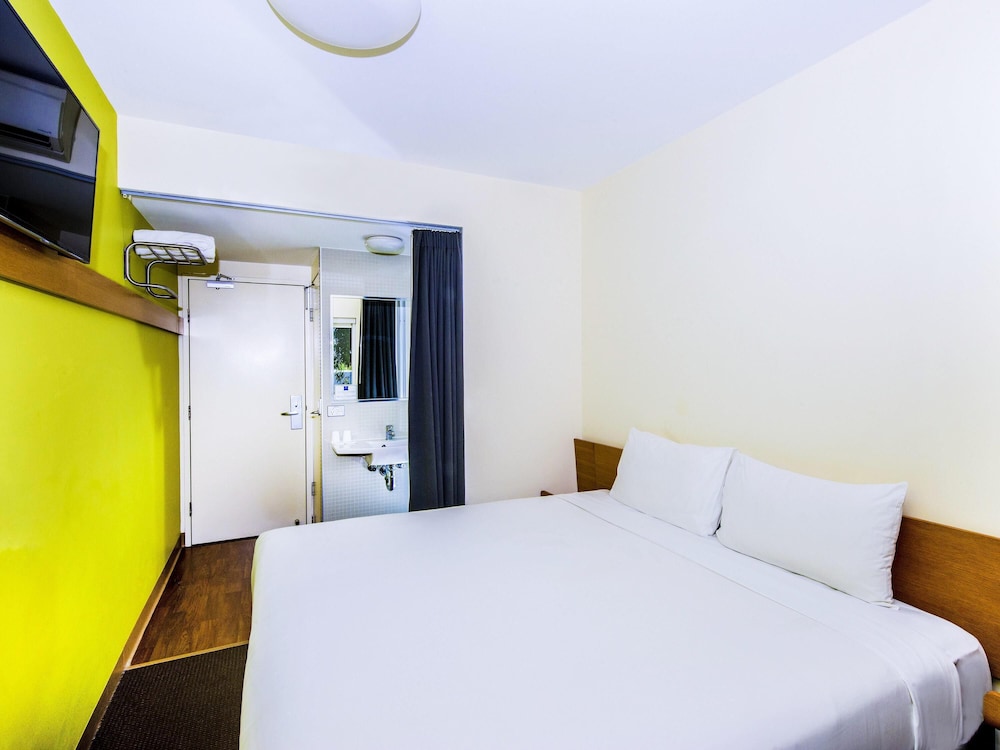 Estándar con una cama Queen del hotel Ibis Budget Sydney Olympic Park. Foto 3