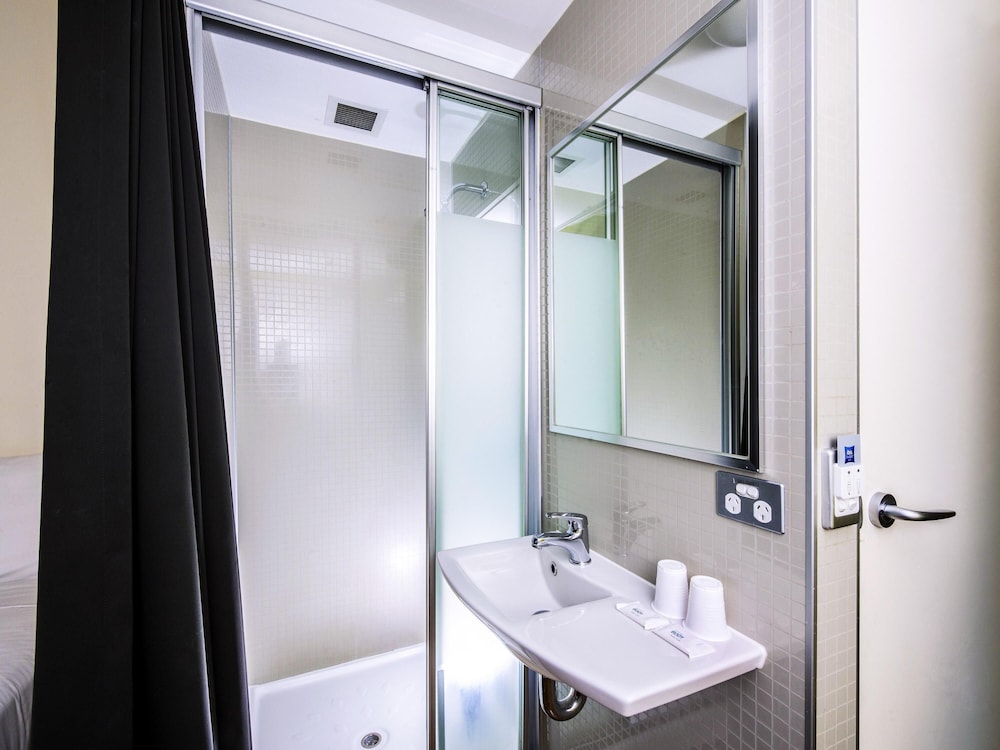Habitación Estándar con 1 Cama King del hotel Ibis Budget Sydney Olympic Park. Foto 2