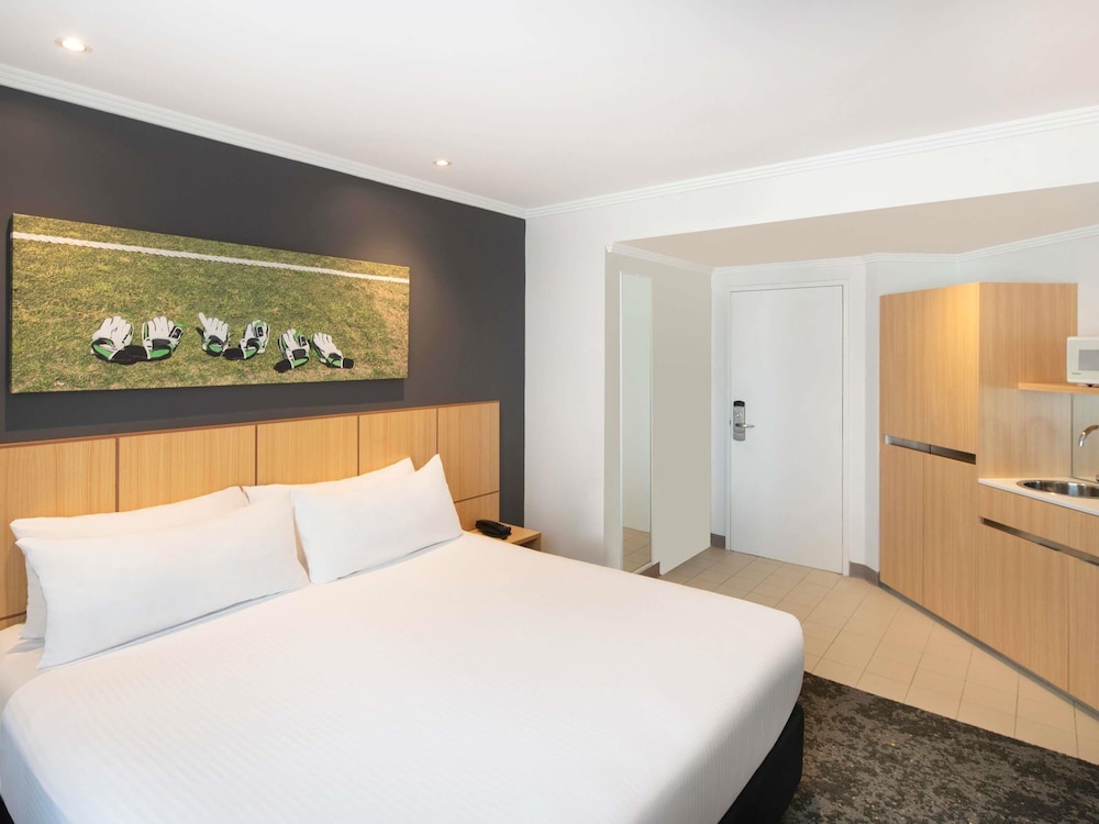 Habitación Estándar con cama Queen del hotel Mercure Sydney Bankstown