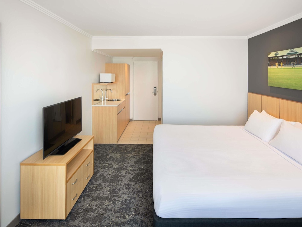 Habitación Estándar con cama Queen del hotel Mercure Sydney Bankstown. Foto 2