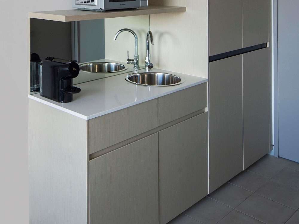 Habitación Deluxe con cama King del hotel Mercure Sydney Bankstown. Foto 4
