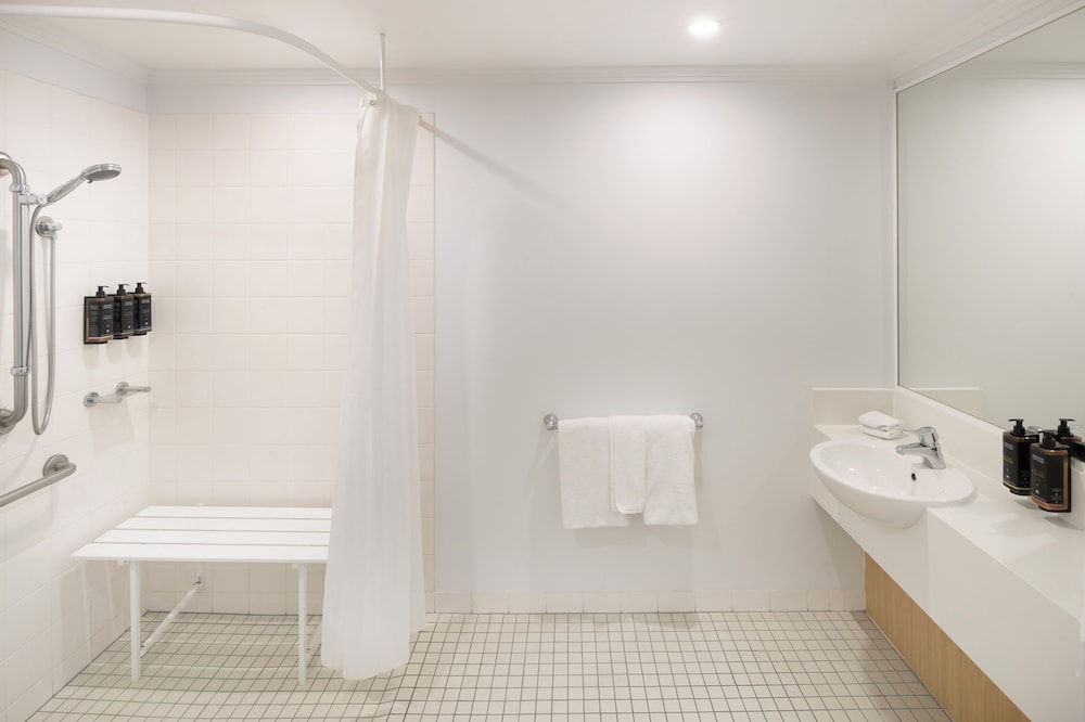 Habitación Estándar Accesible con Cama Queen del hotel Mercure Sydney Bankstown. Foto 6