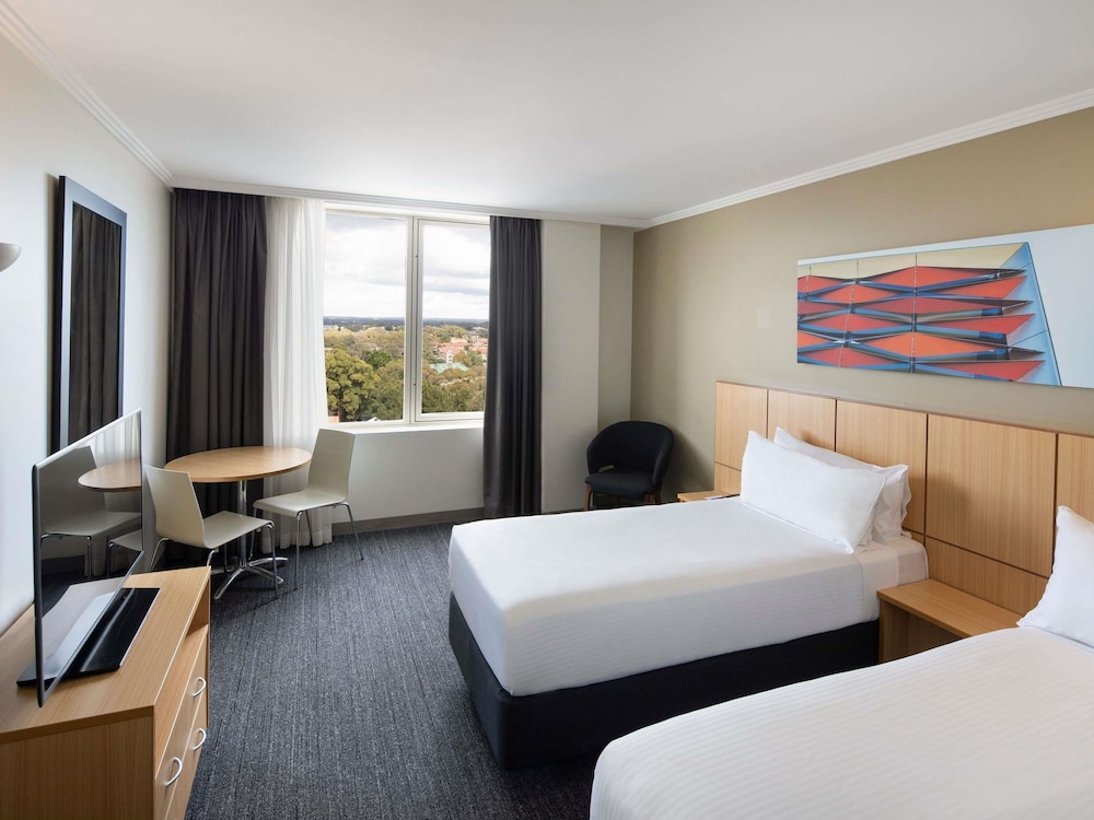 Habitación estándar con dos camas individuales del hotel Mercure Sydney Bankstown. Foto 2