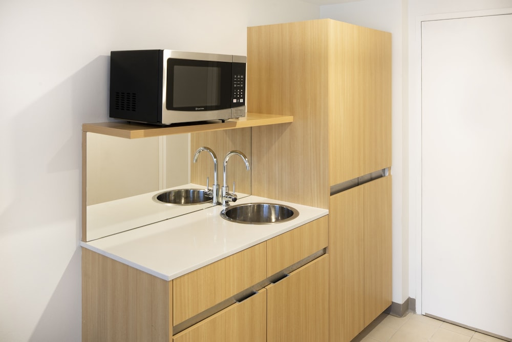 Habitación estándar con dos camas individuales del hotel Mercure Sydney Bankstown. Foto 3