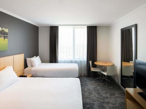 Habitación Estándar Accesible con Dos Camas Individuales del hotel Mercure Sydney Bankstown. Foto 4