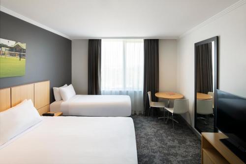 Habitación Estándar Accesible con Dos Camas Individuales del hotel Mercure Sydney Bankstown. Foto 6