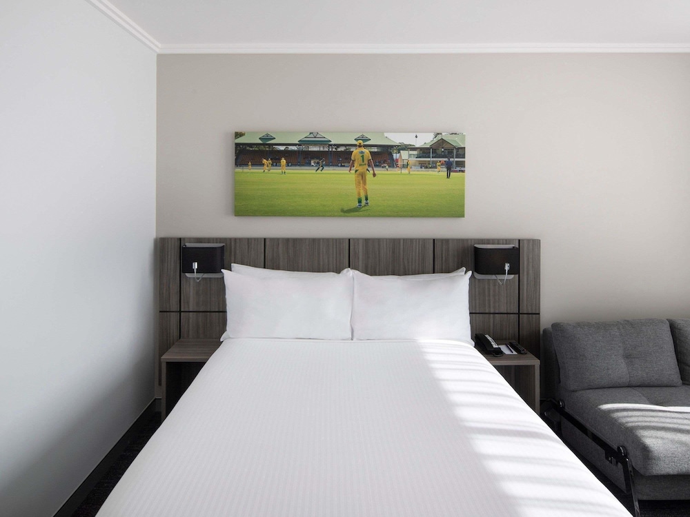 Habitación Superior con cama queen del hotel Mercure Sydney Bankstown. Foto 2