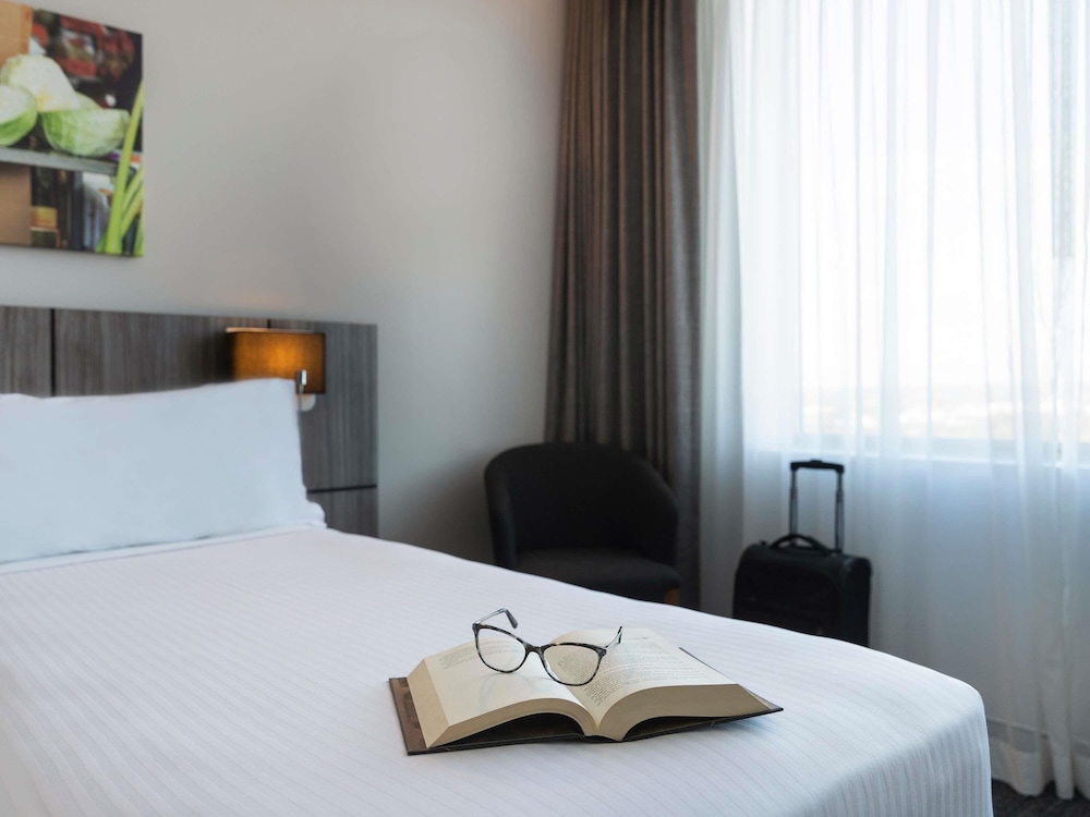 Habitación Superior con cama king del hotel Mercure Sydney Bankstown. Foto 3