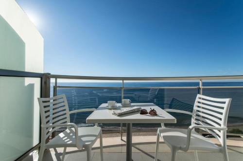 Habitación Doble con cama supletoria y vistas al mar del hotel Bahía Calpe by Pierre and Vacances