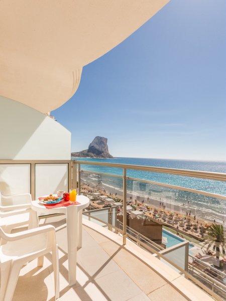 Habitación triple Vista Mar del hotel Bahía Calpe by Pierre and Vacances. Foto 2