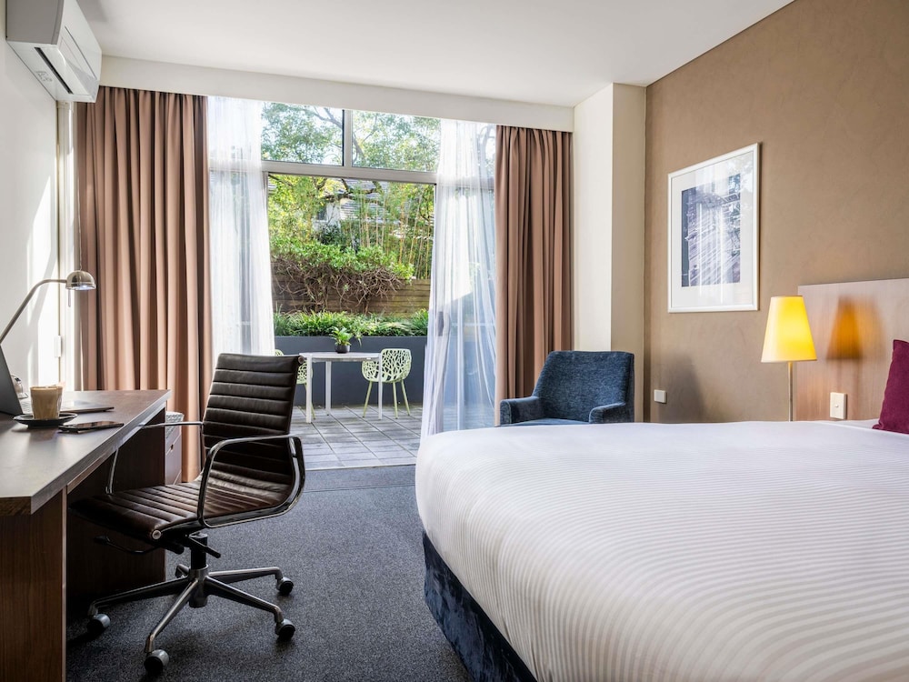 Habitación Superior con 1 Cama King y patio del hotel Mercure Sydney St Leonards