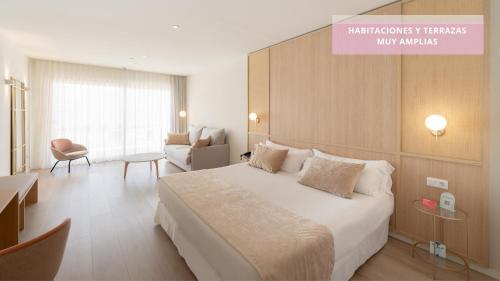 Habitación Doble Premium con terraza del hotel RH Ifach. Foto 1