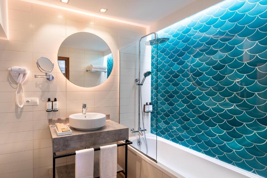 Habitación doble Superior del hotel Occidental Pueblo Acantilado. Foto 2