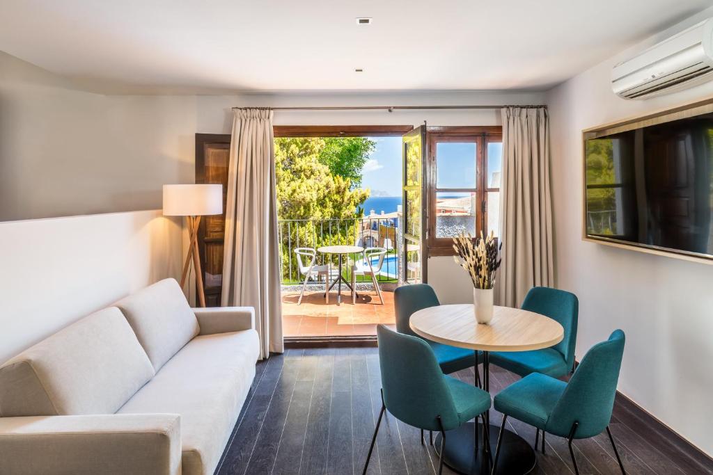 Habitación doble Vista Piscina Superior del hotel Occidental Pueblo Acantilado. Foto 3