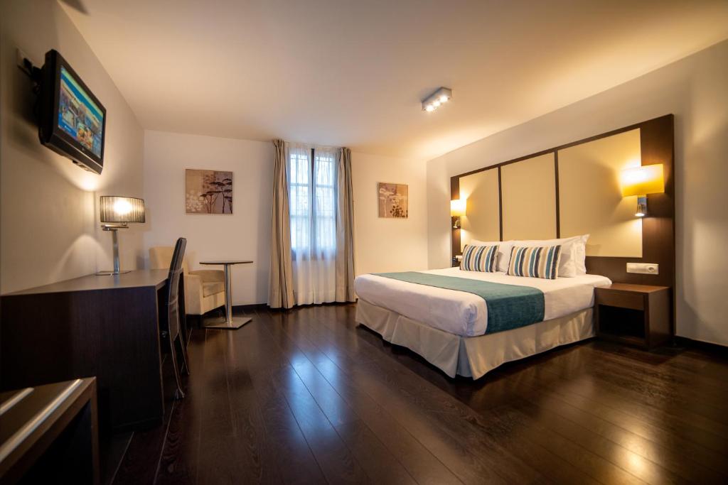 Habitación doble Lujo Vista Jardin del hotel Occidental Pueblo Acantilado. Foto 1