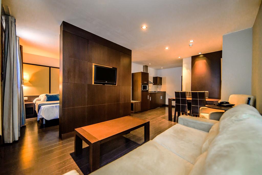 Estudio del hotel Occidental Pueblo Acantilado. Foto 1