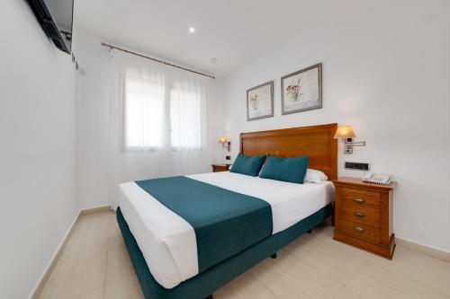 Suite Junior con vistas al jardín del hotel Daniya Denia. Foto 2