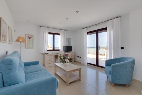 Habitación Familiar con vistas al mar del hotel Daniya Denia. Foto 4