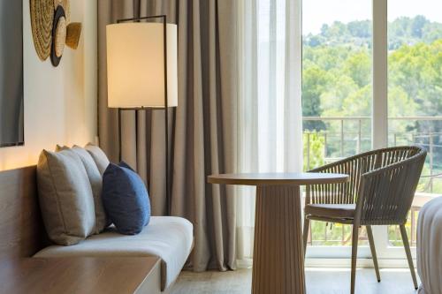 Habitación Doble Estándar con vistas al exterior del hotel Denia la Sella Golf Resort and Spa