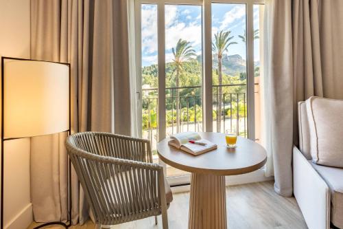 Habitación Doble Estándar con vistas al exterior del hotel Denia la Sella Golf Resort and Spa. Foto 4