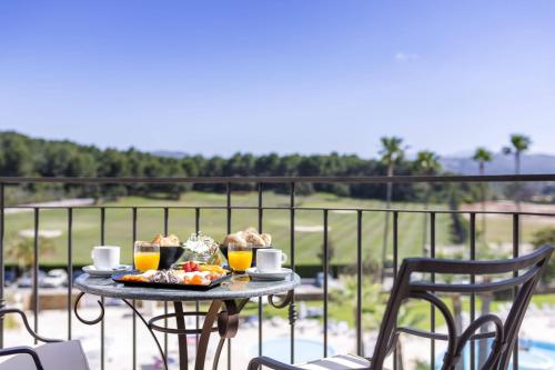 Alojamiento Doble Superior con vistas al complejo del hotel Denia la Sella Golf Resort and Spa. Foto 8