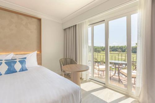 Habitación Doble Superior con vistas al complejo - 2 camas del hotel Denia la Sella Golf Resort and Spa. Foto 1